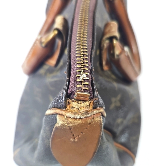 Authentic Louis Vuitton Monogram Canvas Speedy Handbag. - Picture 2 of 11